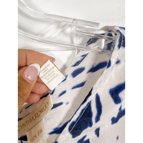 Cynthia Rowley Abstract Print V-Neck Semi-Sheer Blouse Blue White Medium - Picture 6 of 10